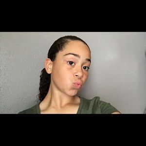 Meet your Posher, Eva